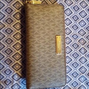 Michael Kors wristlet wallet